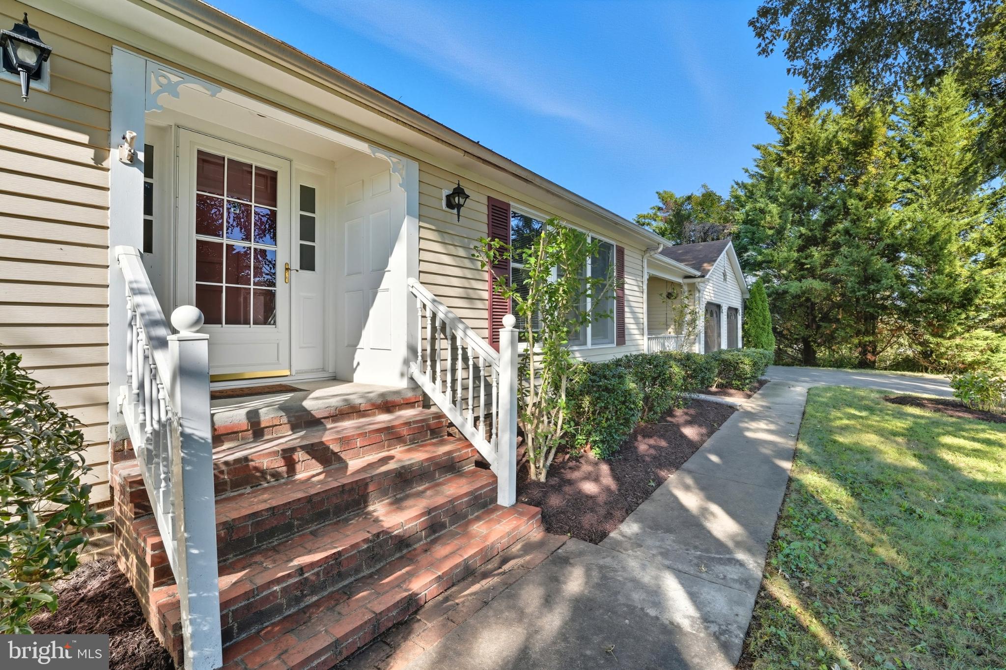 916 BROADVIEW AVENUE