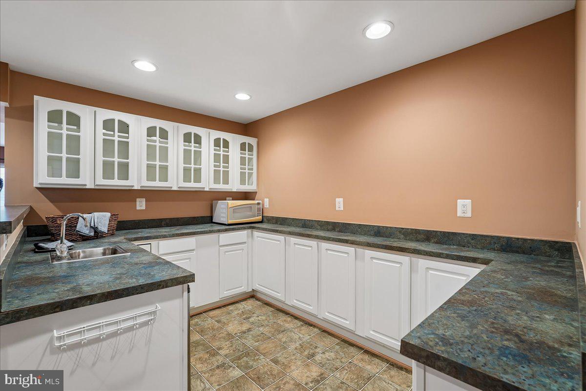 6854 AVERBACH COURT