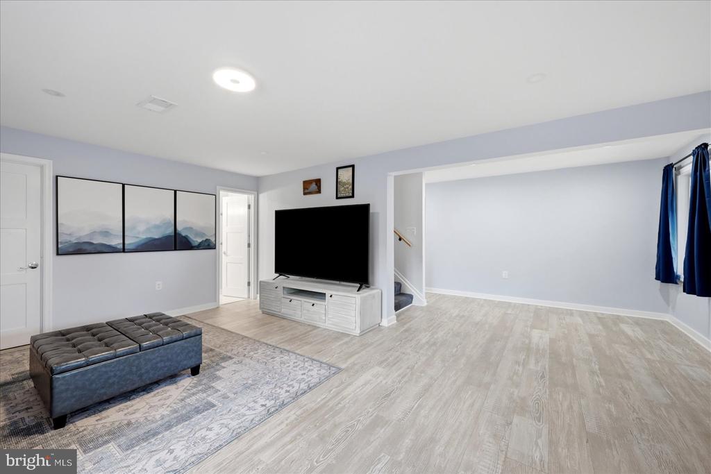 5221 MOUNTAIN VIEW DRIVE