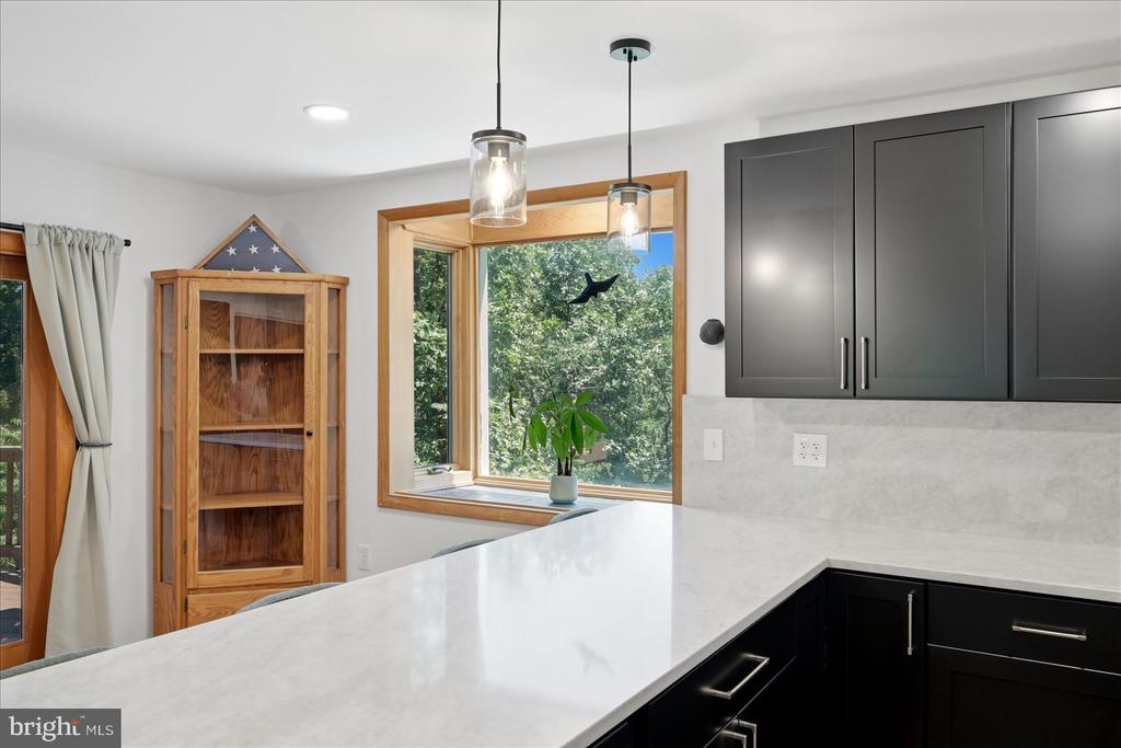 5221 MOUNTAIN VIEW DRIVE