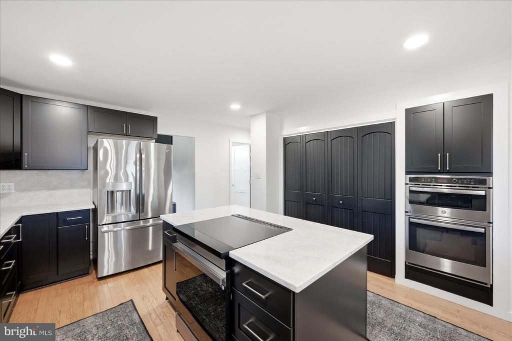 5221 MOUNTAIN VIEW DRIVE