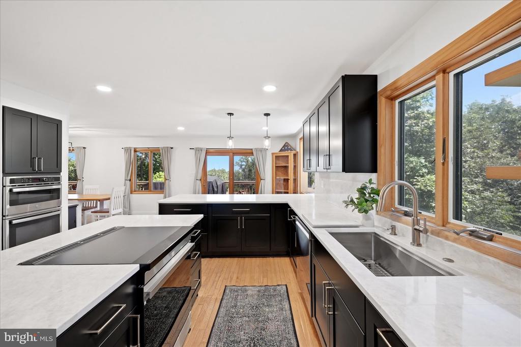 5221 MOUNTAIN VIEW DRIVE