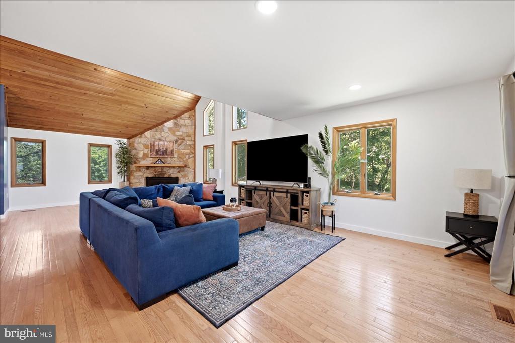 5221 MOUNTAIN VIEW DRIVE