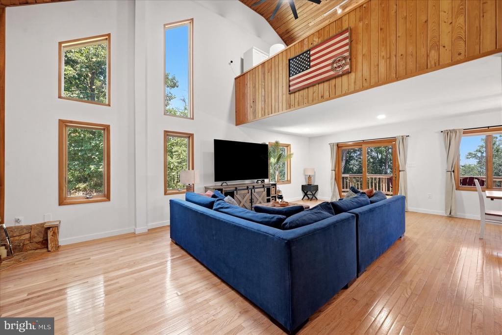 5221 MOUNTAIN VIEW DRIVE