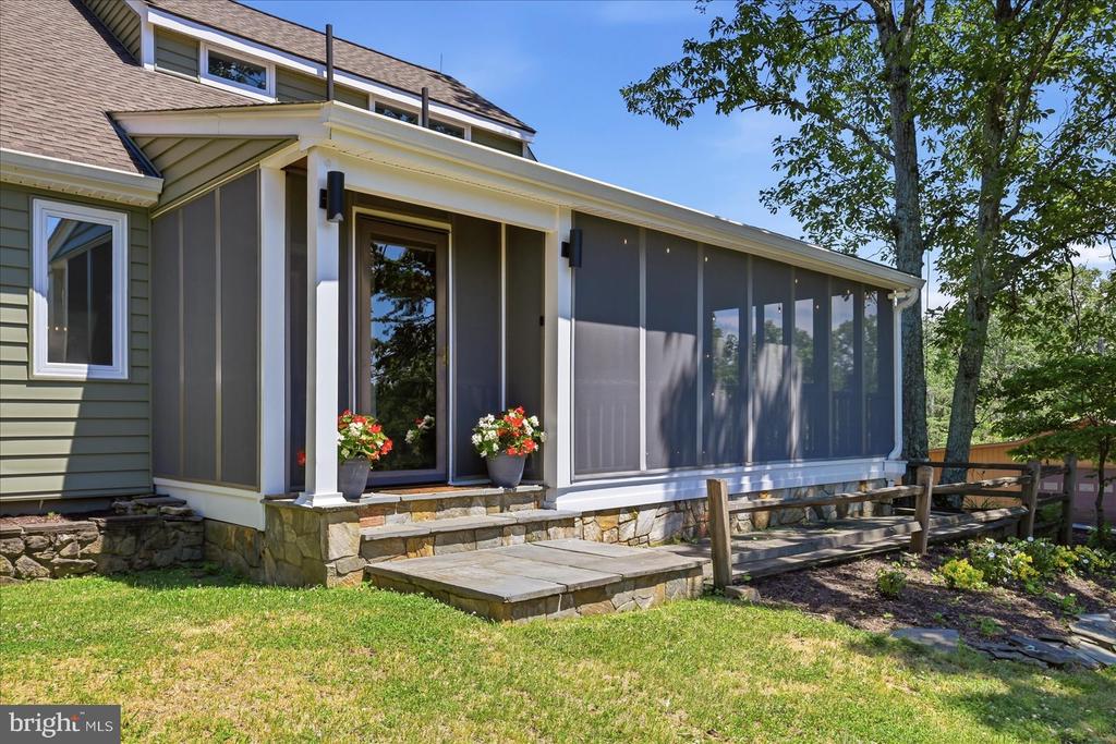 5221 MOUNTAIN VIEW DRIVE