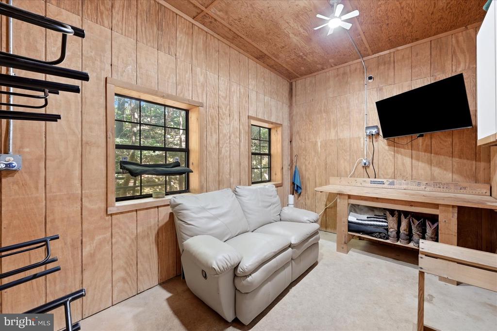 5221 MOUNTAIN VIEW DRIVE