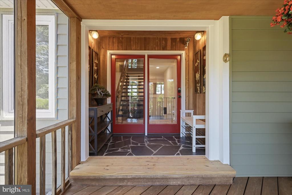 5221 MOUNTAIN VIEW DRIVE