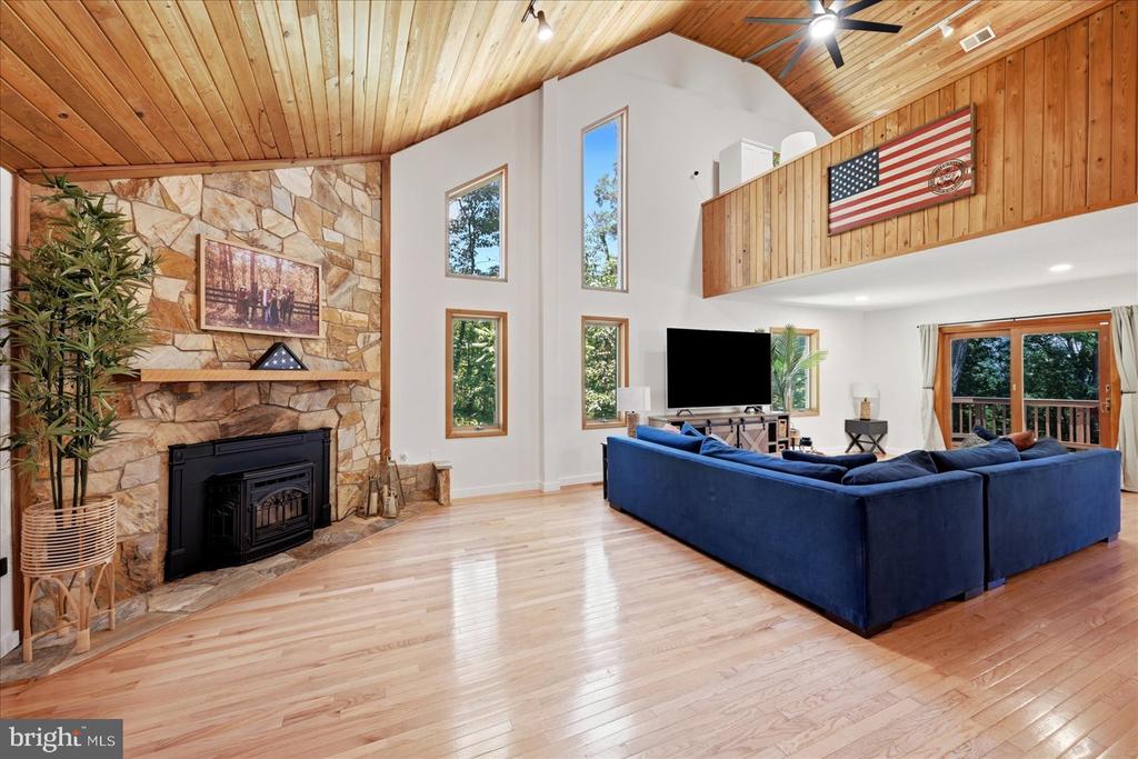5221 MOUNTAIN VIEW DRIVE