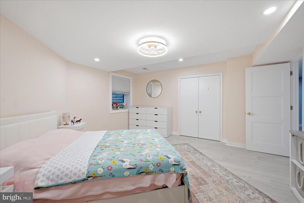 5221 MOUNTAIN VIEW DRIVE
