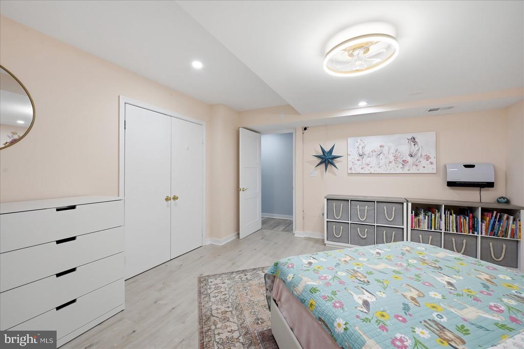 5221 MOUNTAIN VIEW DRIVE
