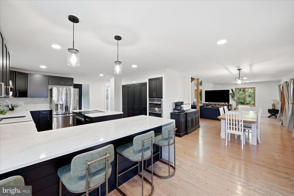 5221 MOUNTAIN VIEW DRIVE