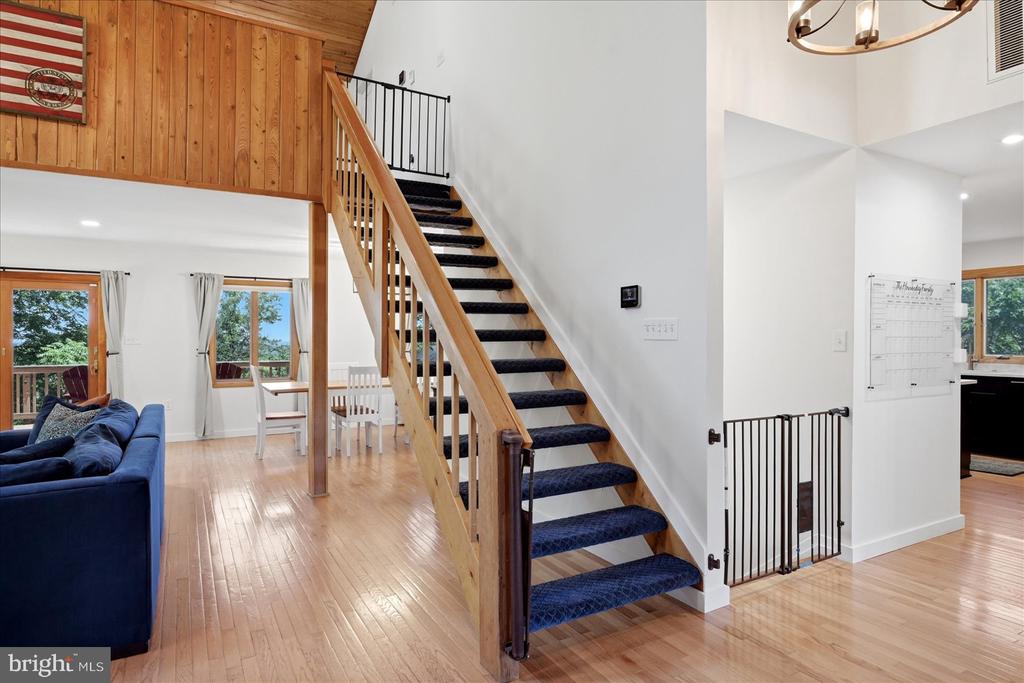5221 MOUNTAIN VIEW DRIVE