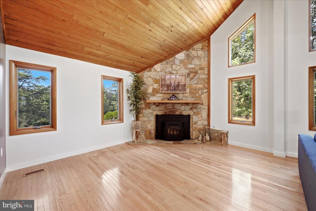5221 MOUNTAIN VIEW DRIVE