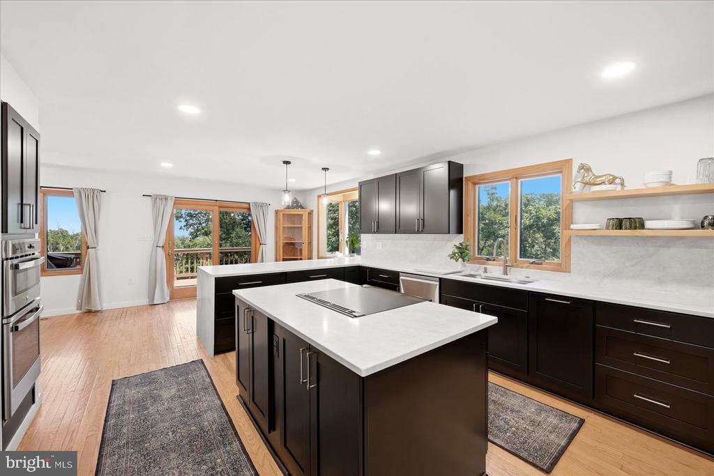 5221 MOUNTAIN VIEW DRIVE