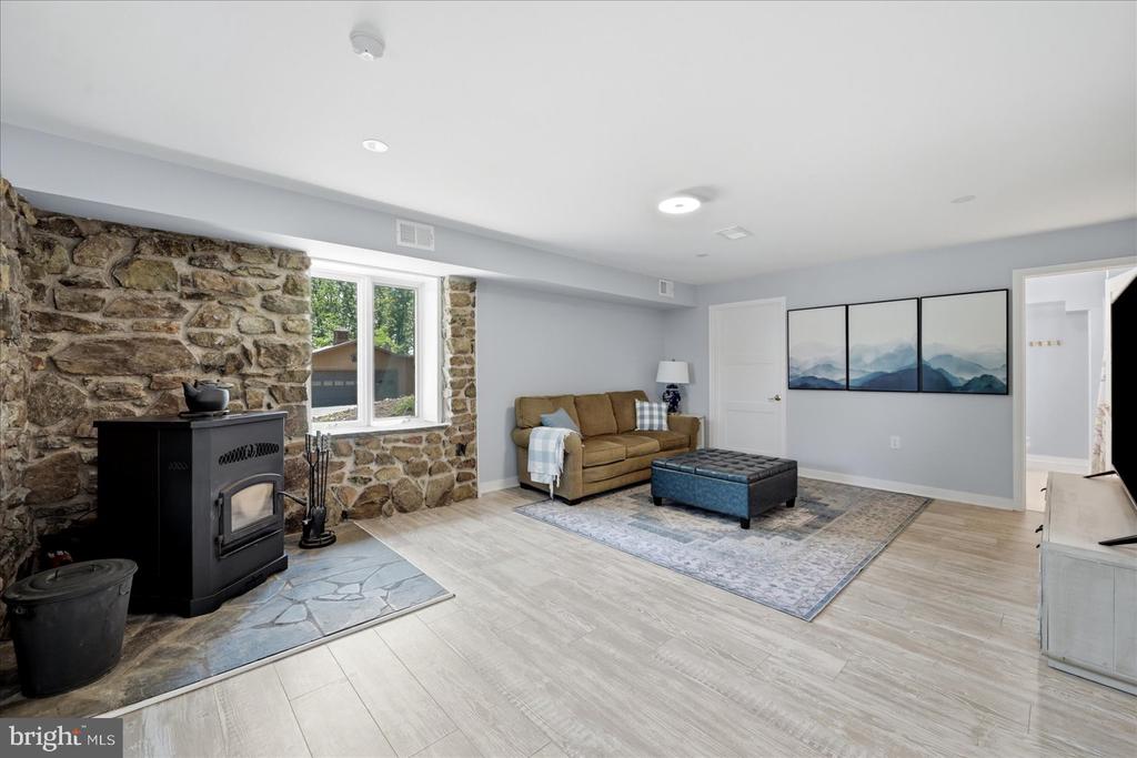 5221 MOUNTAIN VIEW DRIVE