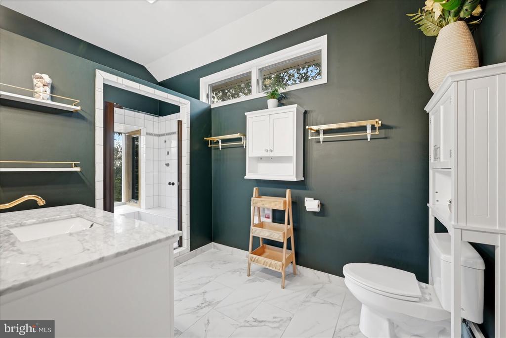 5221 MOUNTAIN VIEW DRIVE