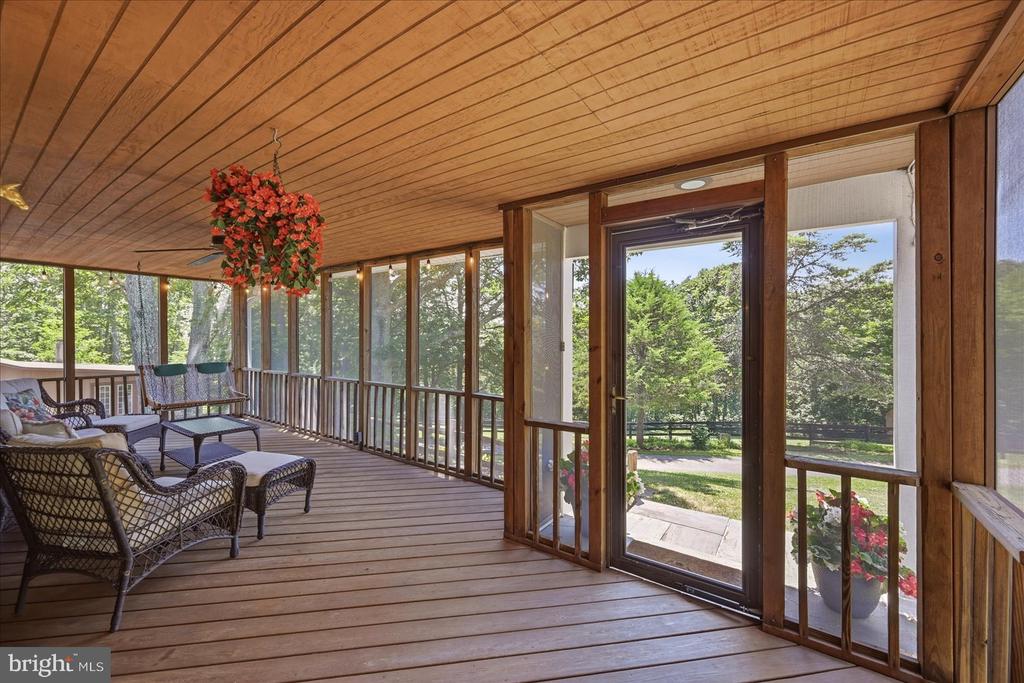 5221 MOUNTAIN VIEW DRIVE