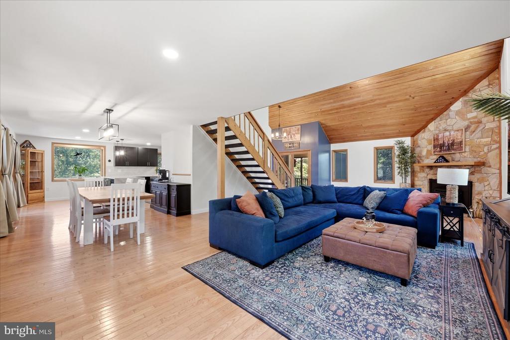 5221 MOUNTAIN VIEW DRIVE