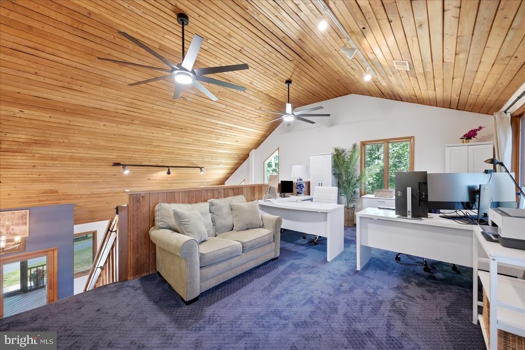5221 MOUNTAIN VIEW DRIVE
