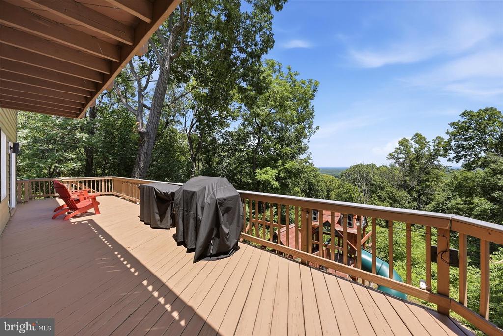 5221 MOUNTAIN VIEW DRIVE