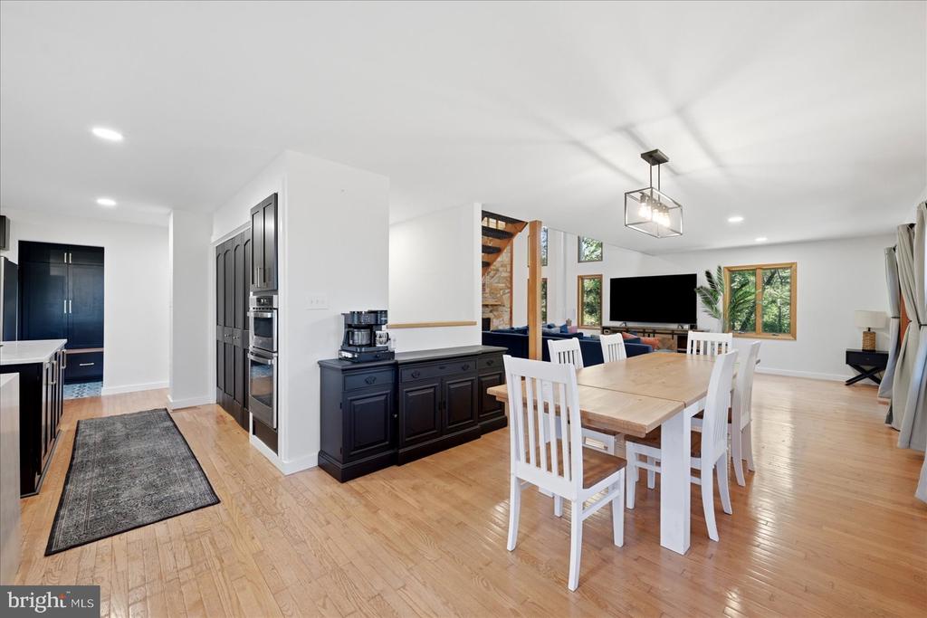 5221 MOUNTAIN VIEW DRIVE