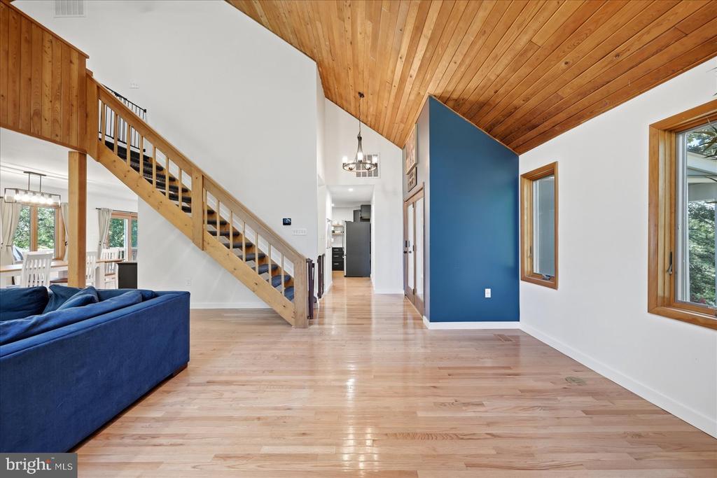 5221 MOUNTAIN VIEW DRIVE