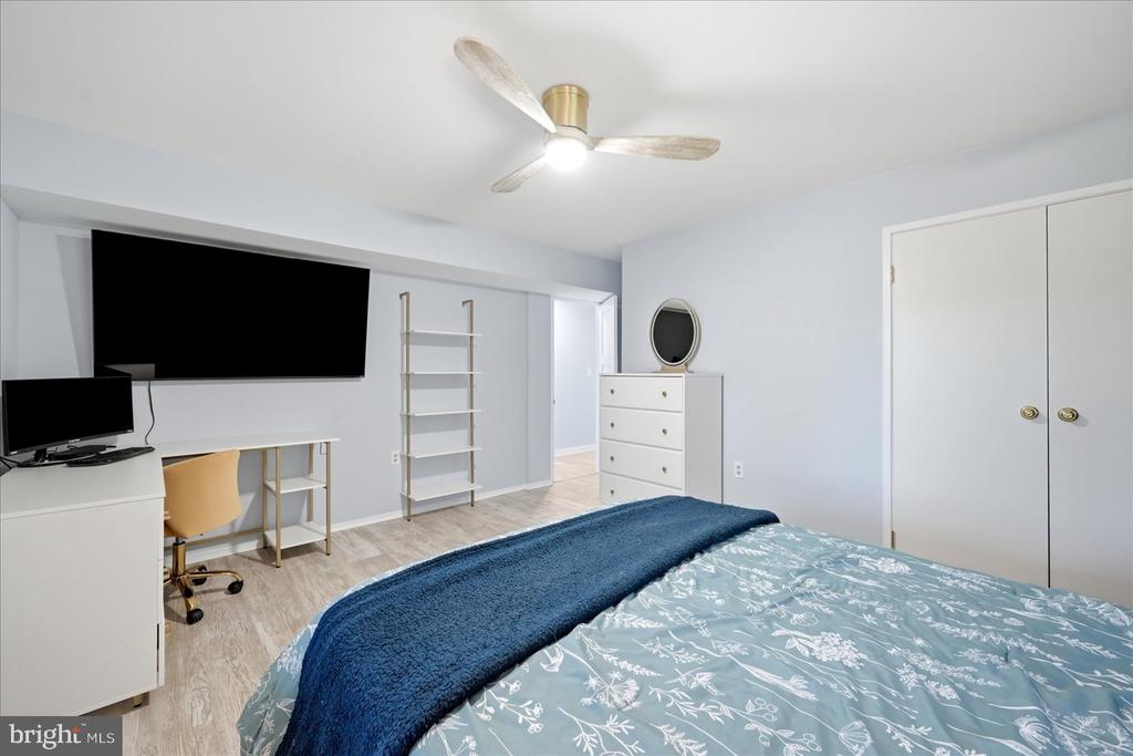 5221 MOUNTAIN VIEW DRIVE