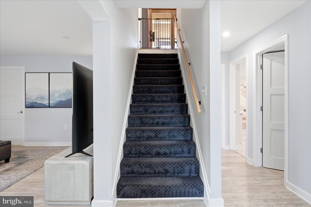 5221 MOUNTAIN VIEW DRIVE