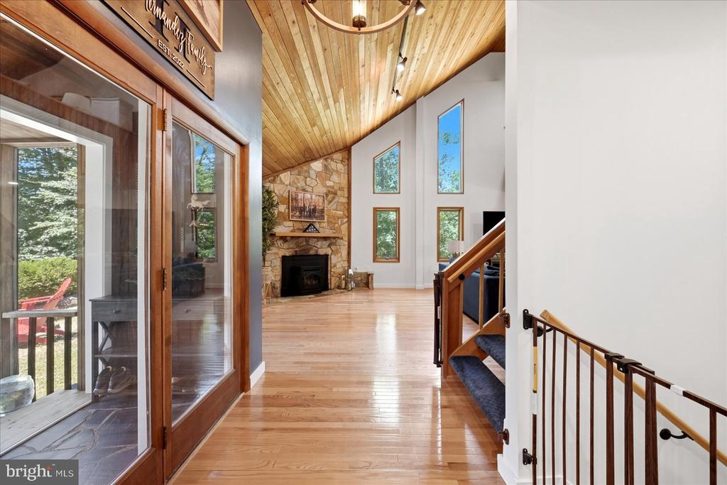 5221 MOUNTAIN VIEW DRIVE
