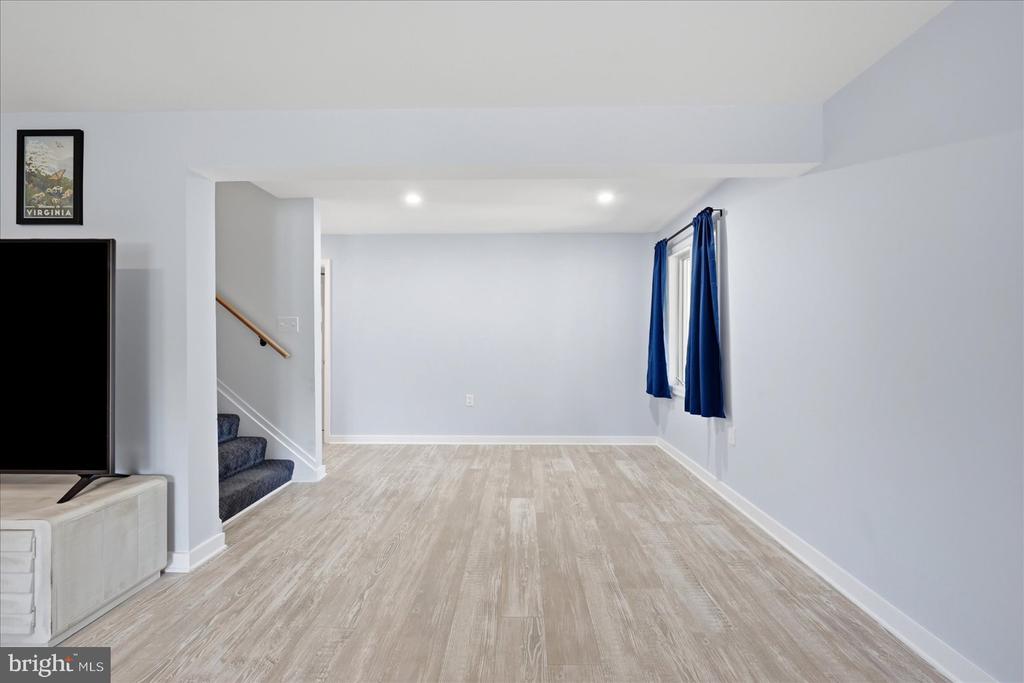 5221 MOUNTAIN VIEW DRIVE