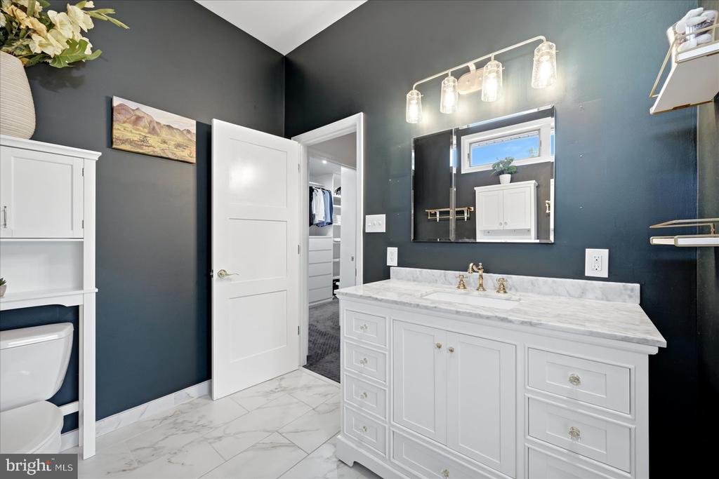 5221 MOUNTAIN VIEW DRIVE