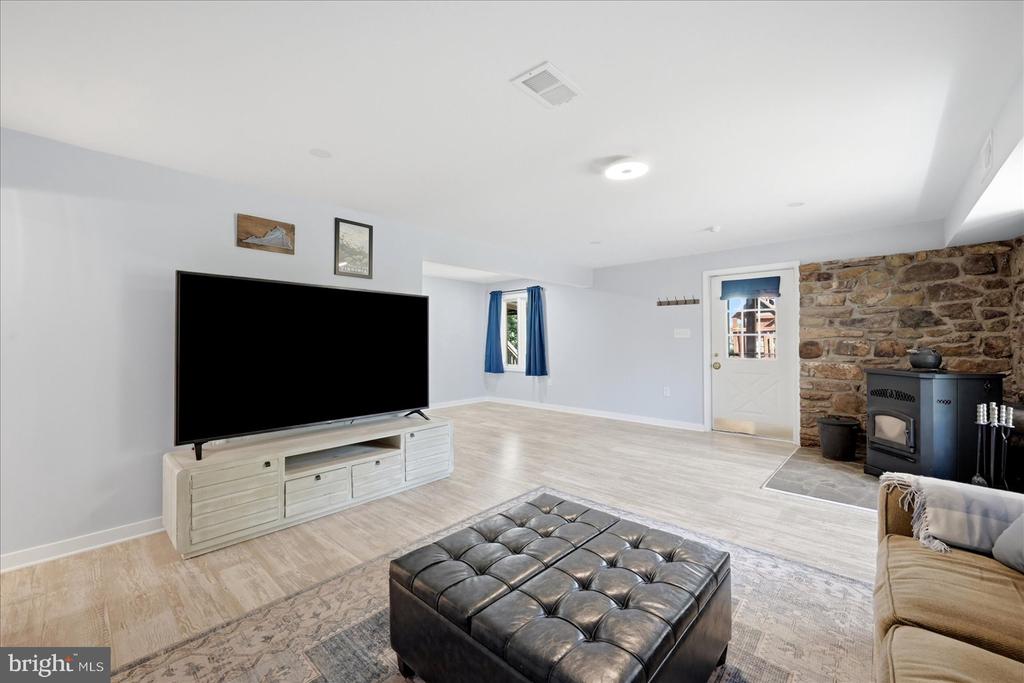 5221 MOUNTAIN VIEW DRIVE