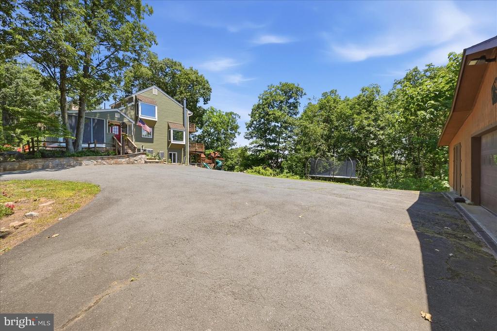 5221 MOUNTAIN VIEW DRIVE