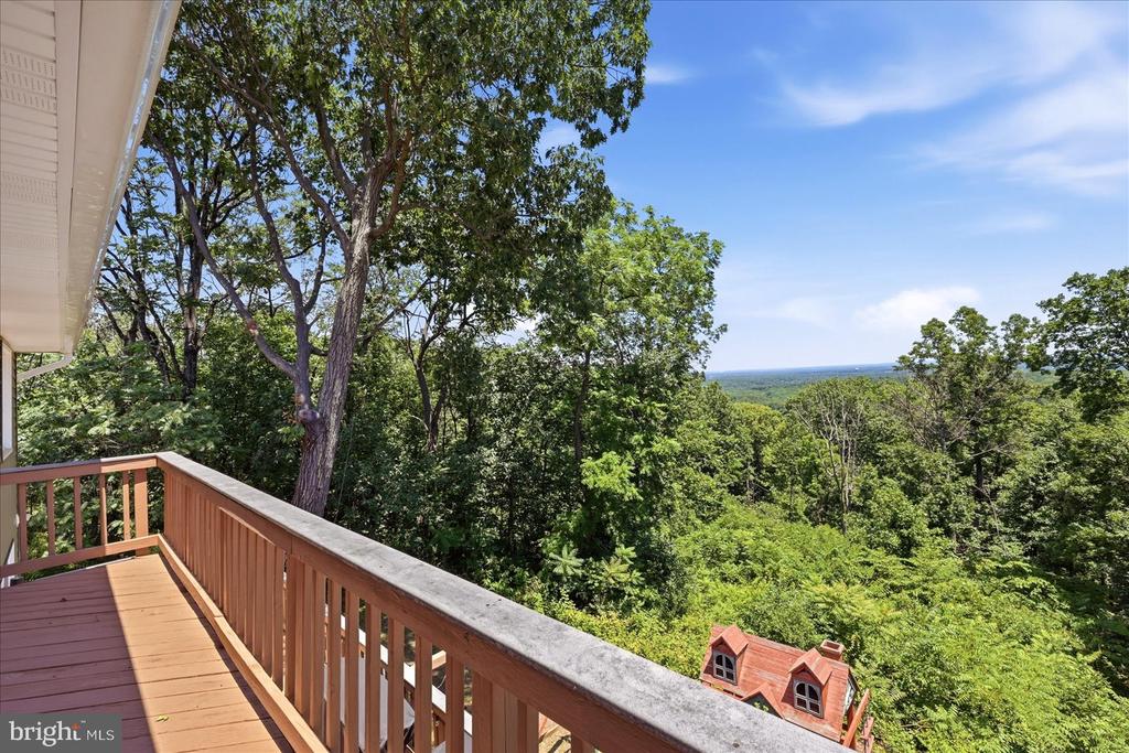 5221 MOUNTAIN VIEW DRIVE