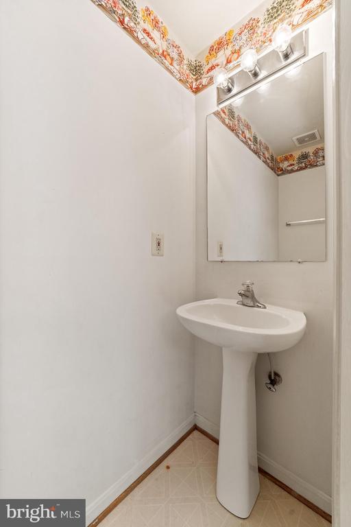 570 HIGHLAND TOWNE LANE