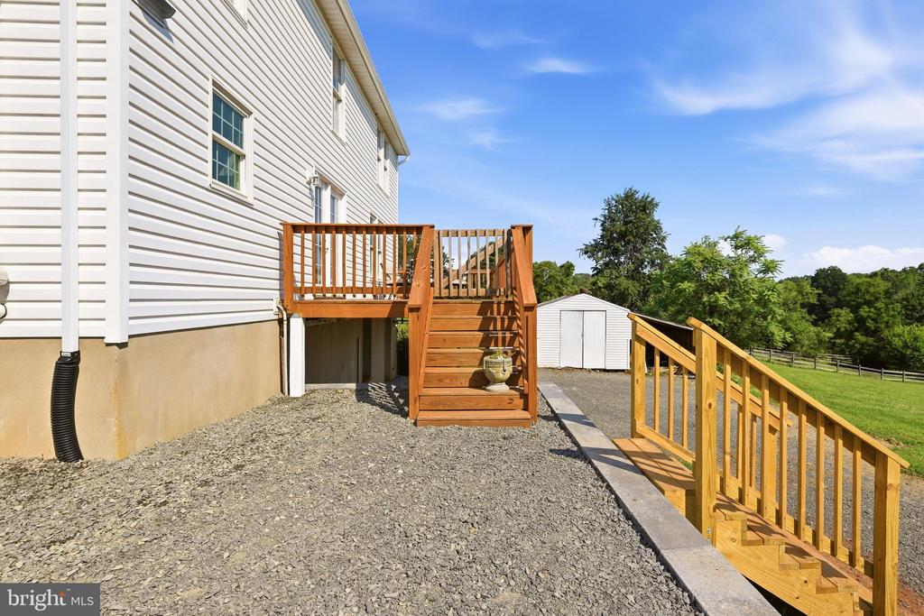 9411 GREEN MEADOWS ROAD