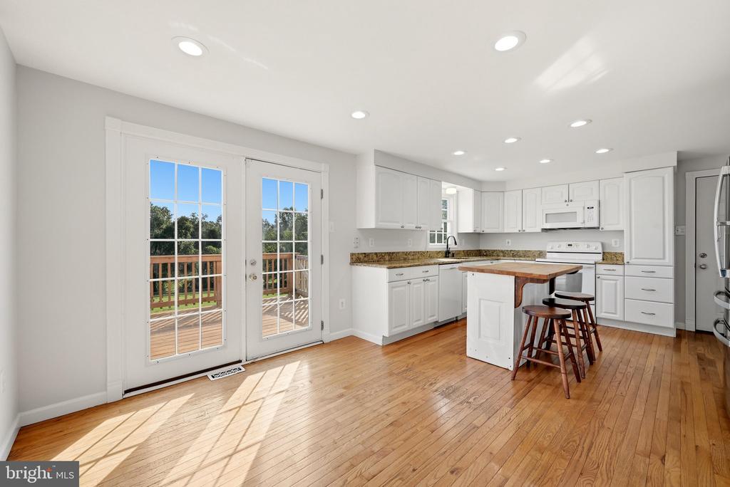 9411 GREEN MEADOWS ROAD