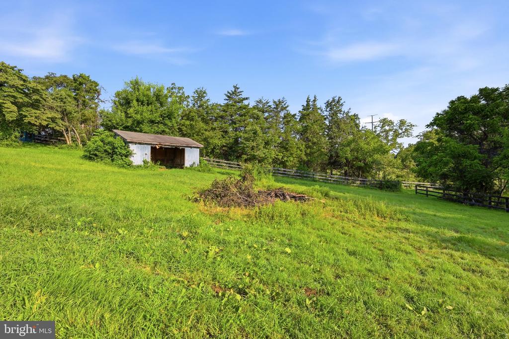 9411 GREEN MEADOWS ROAD