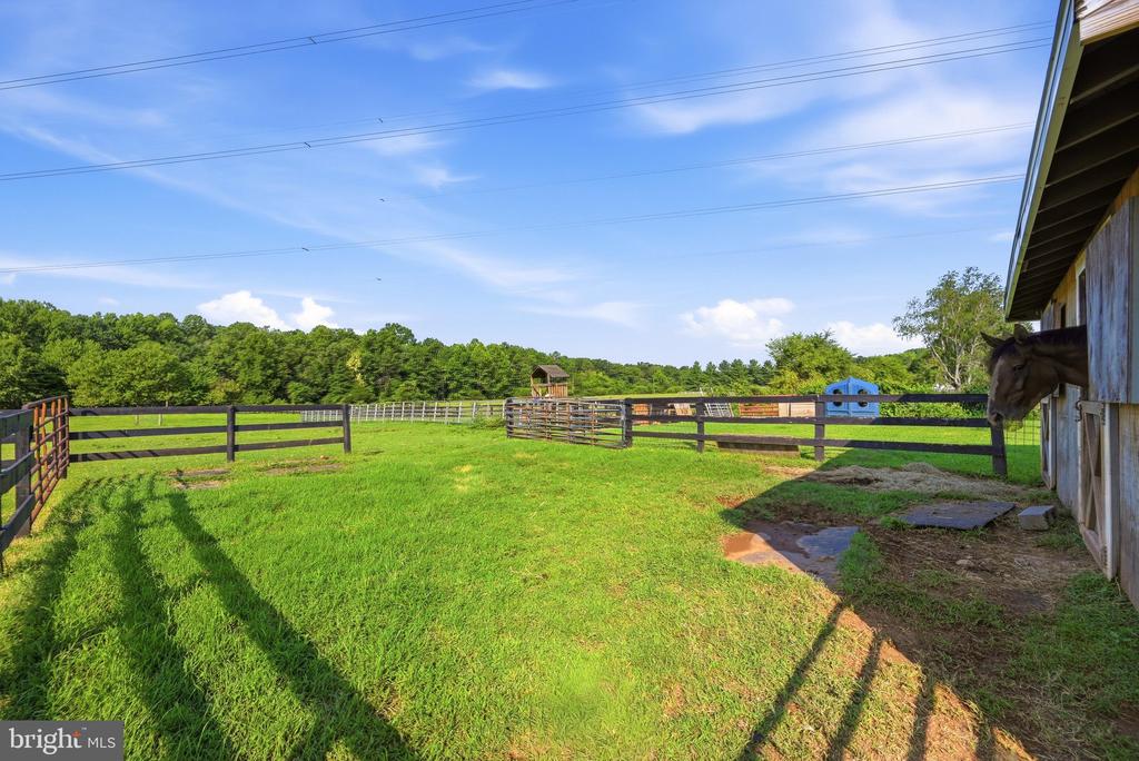 9411 GREEN MEADOWS ROAD