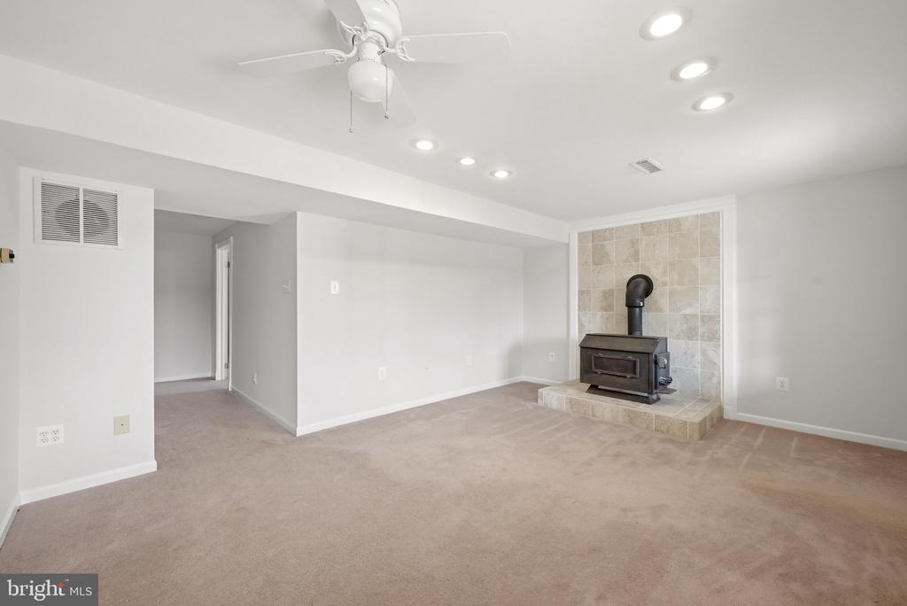 9411 GREEN MEADOWS ROAD