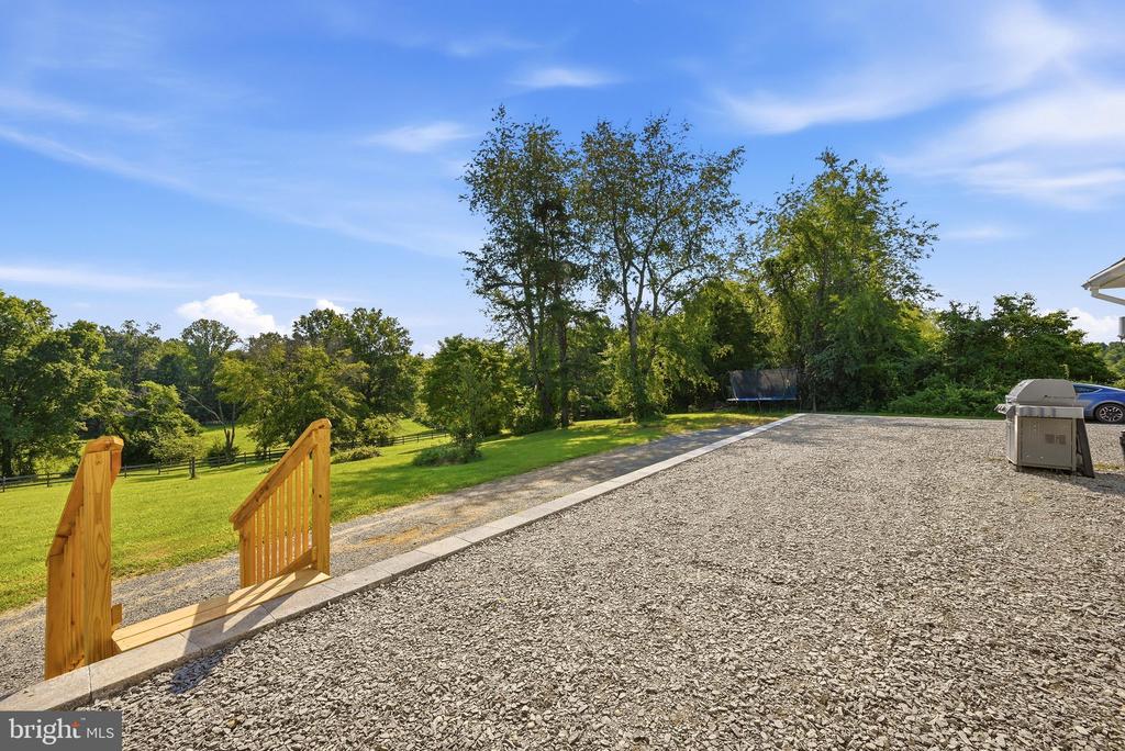 9411 GREEN MEADOWS ROAD