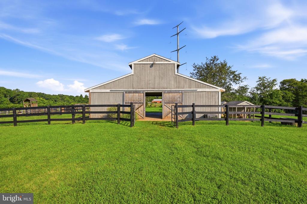 9411 GREEN MEADOWS ROAD
