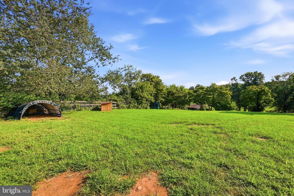9411 GREEN MEADOWS ROAD
