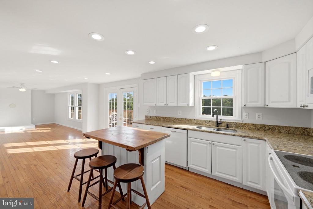 9411 GREEN MEADOWS ROAD