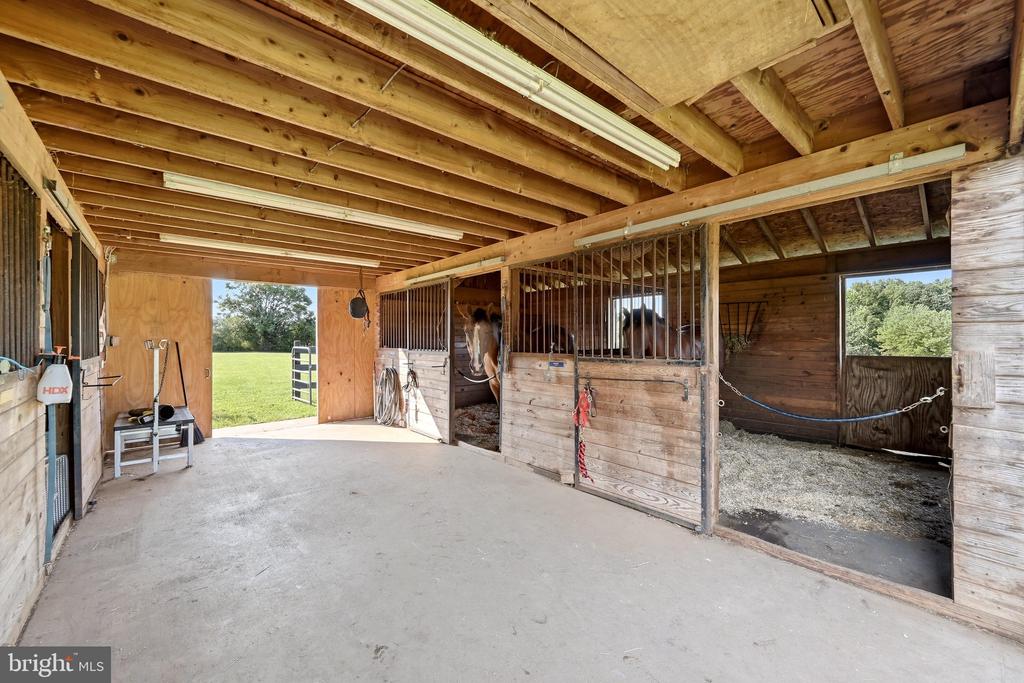 9411 GREEN MEADOWS ROAD