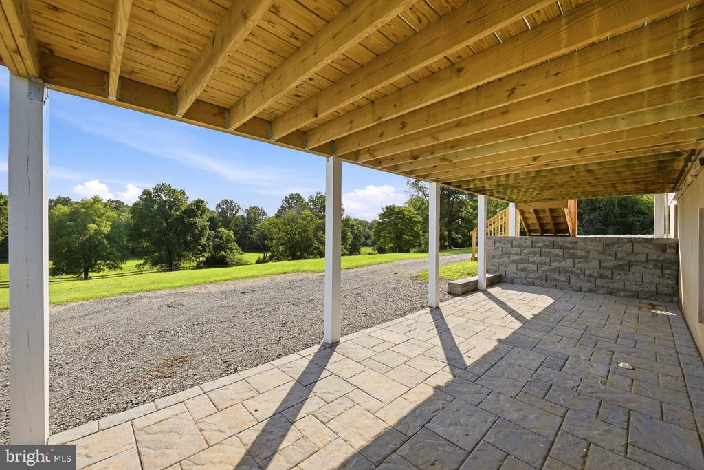 9411 GREEN MEADOWS ROAD