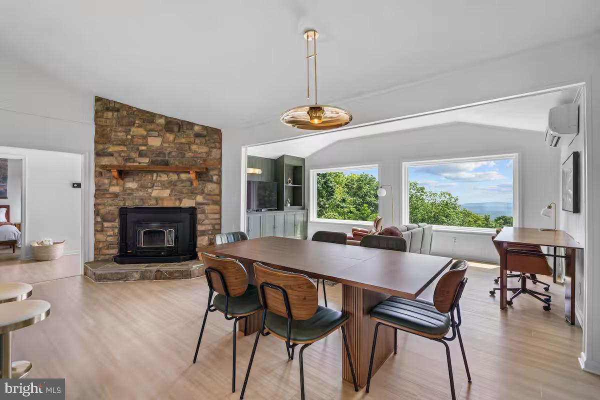 307 FOX RUN LANE