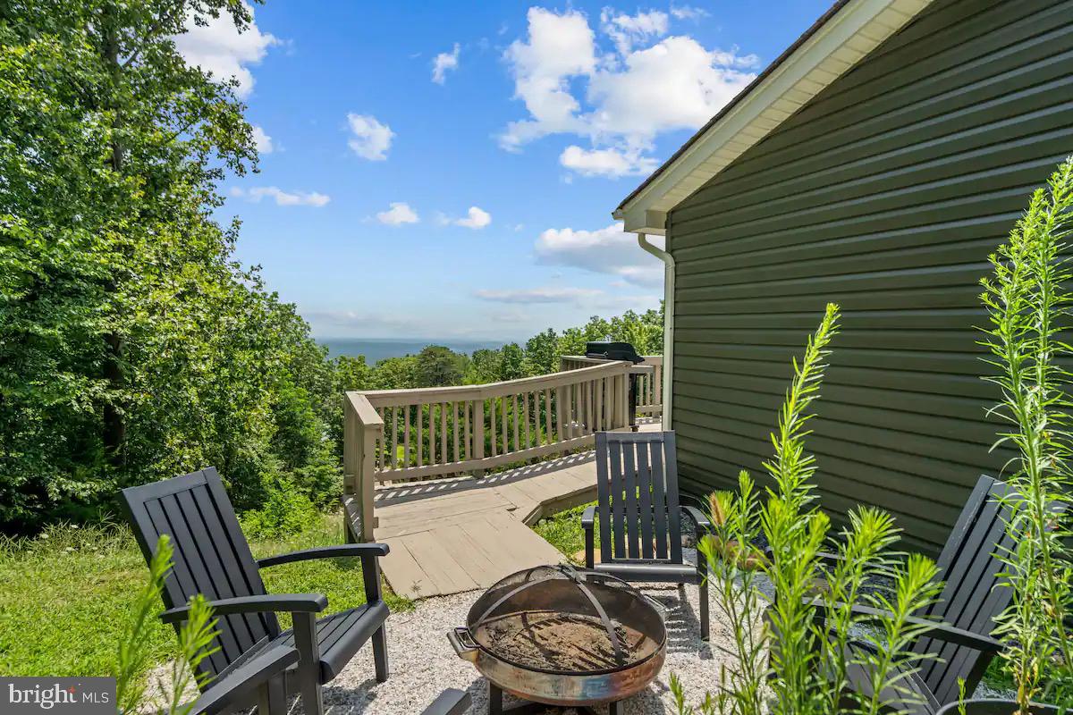 307 FOX RUN LANE