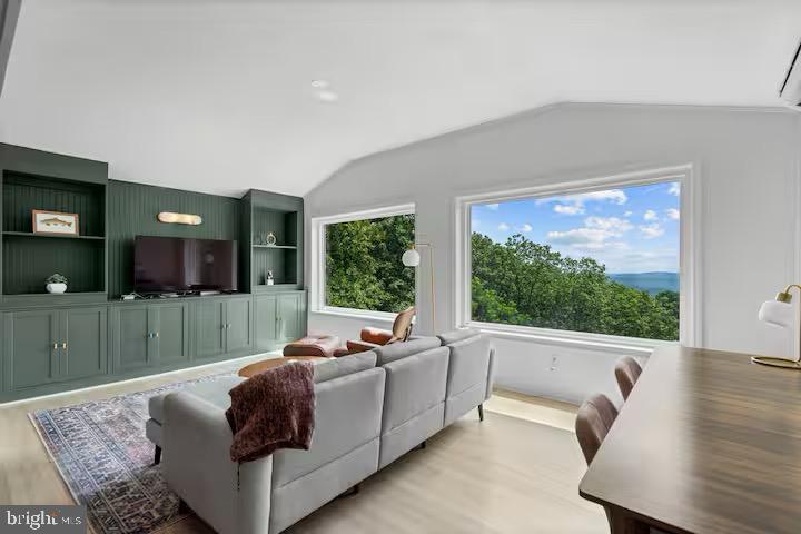 307 FOX RUN LANE