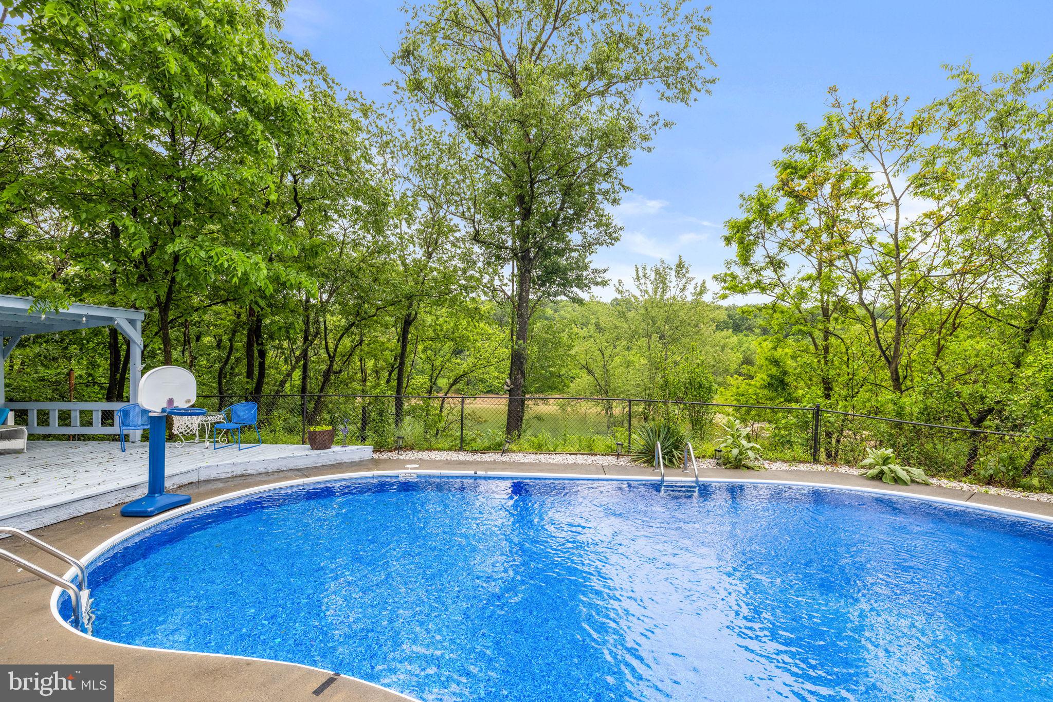 121 CHEROKEE TRAIL